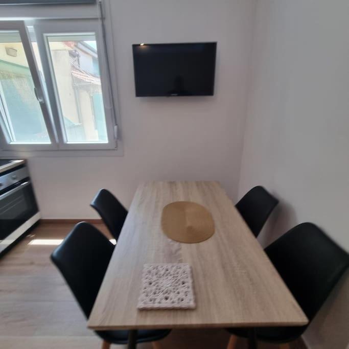 Thanos Apartment โตเลเมดา ภายนอก รูปภาพ